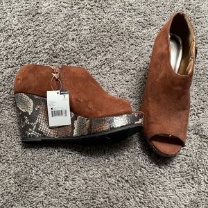 Cognac size 7 wedges